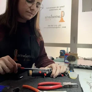 Reparación de un clarinete por Cintia